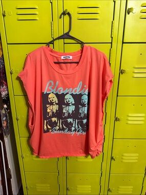 DAYDREAMER Blondie Coral Graphic Tee